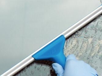 高空進(jìn)行玻璃清潔作業(yè)的時(shí)候，要注意什么呢？