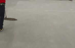 在工廠進行保潔作業(yè)時，要注意什么呢？